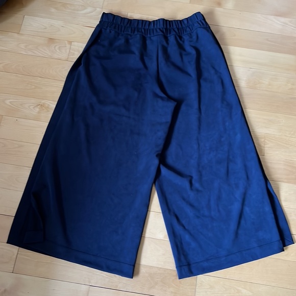 Lululemon Seek Softness Mid Rise Wide Leg Crop size 10 - Picture 3 of 7